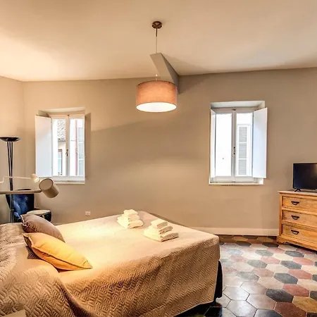 Campo Di Fiori 2 Bedroom Int 4 Rome